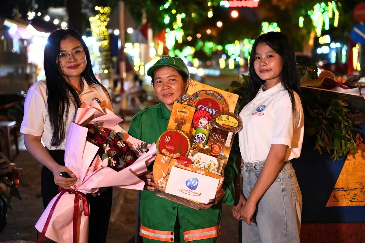 Biểu tượng điện thoại bàn, đại diện cho dịch vụ hotline hỗ trợ khẩn cấp của KO66 Casino.